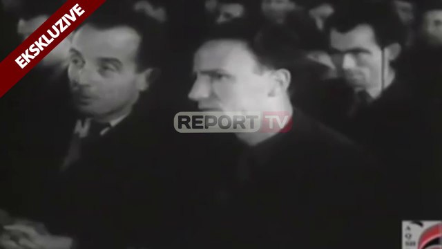 Report TV -Dosja/ Kur në Teatrin 'Kosova' u zhvillua gjyqi i parë politik i Enver Hoxhës