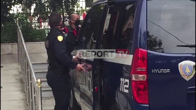 Report TV -Grabitën postierin, kapen dy të rinjtë bashkë me çantën me 150 mijë lekë në Fier