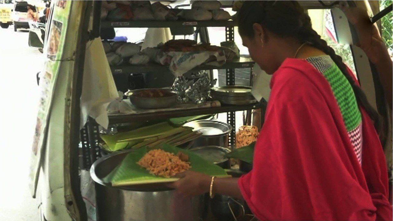 FM announces special credit for supporting street vendors