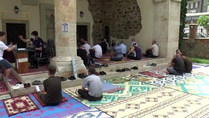 Kuzey Makedonya'da 2 ay sona ilk cuma namazı kılındı