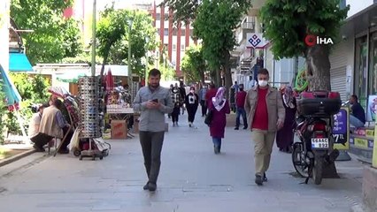 Siirt'te tedbirler kapsamında vatandaşlara maske takma zorunluluğu getirildi