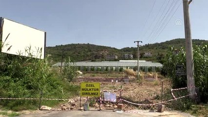 Bir kişi arazisinden geçtiğini öne sürdüğü yolu trafiğe kapattı