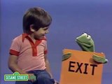 Sesame Street - Kermit & Alfonso Discuss Exit