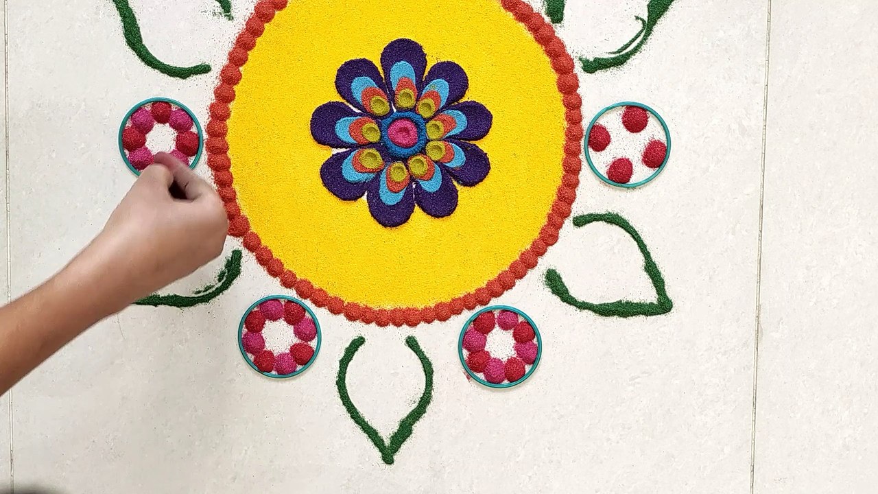 Peacock Feather Rangoli design जो आप भी बना लेंगे |Easy Peacock Feather Kolam