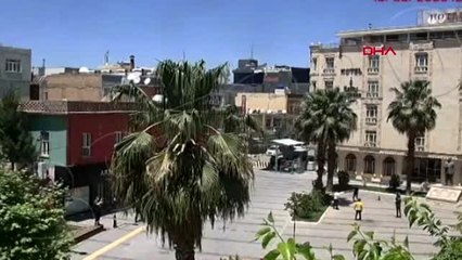 MARDİN Uzun süre sonra dışarı çıkan gençler polislerle tek kale maç yaptı