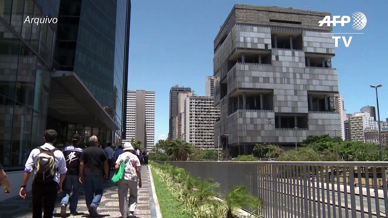 Ações da Petrobras em alta mesmo após prejuízo histórico