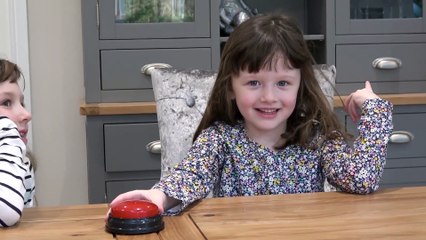 Sophia, Isabella e Alice na Competição de Perguntas e Respostas