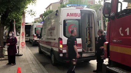 Ocakta unutulan yemeğin neden olduğu yangında anne ve bebeği dumandan etkilendi