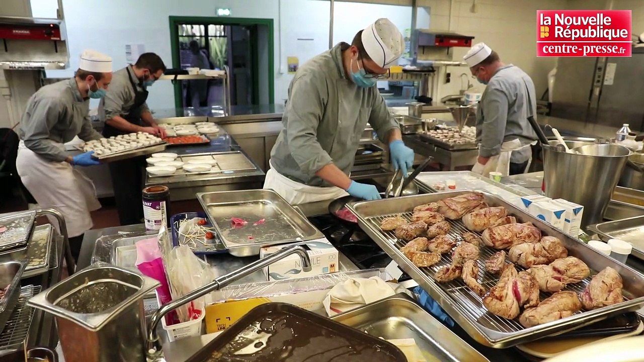 VIDEO. Poitiers : le Futuroscope offre 500 plateaux-repas aux soignants du CHU de Poitiers