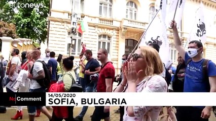 Miles de personas protestan en Sofía contra las medidas del Gobierno búlgaro ante el coronavirus