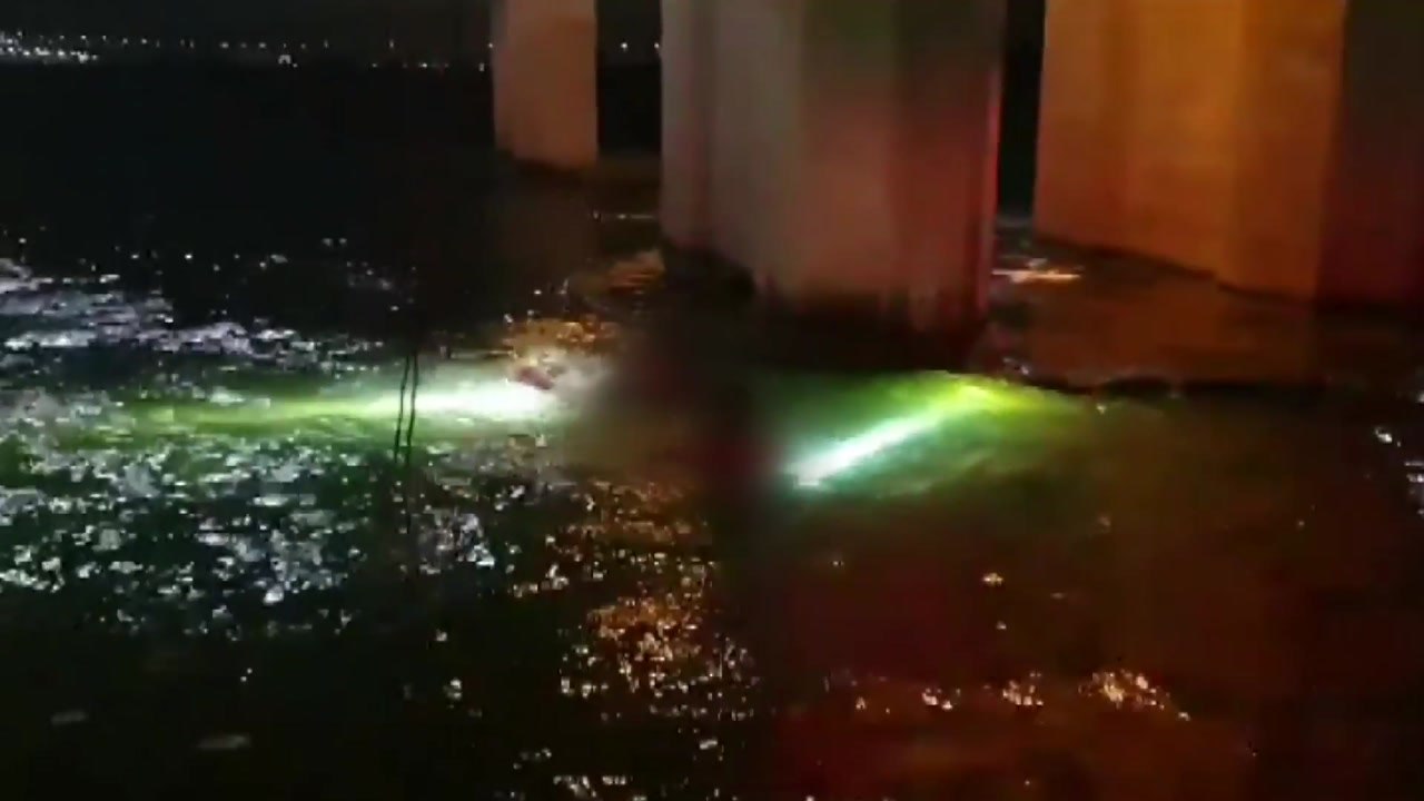 부산 구포대교에서 투신한 40대 남성 구조 / YTN