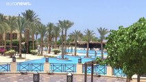 مصر تقرر إعادة فتح الفنادق والمنتجعات السياحية في البحر الأحمر منتصف الشهر الجاري
