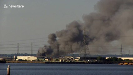 Download Video: Huge smoke plumes spotted from warehouse fire in east London