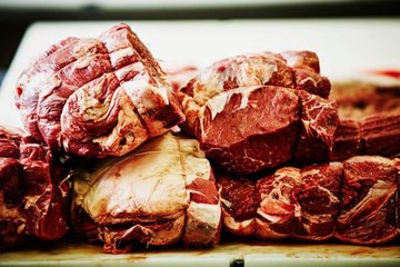 The Best Meat Delivery Services to Bring Steak, Chicken, Pork, and More to Your Doo