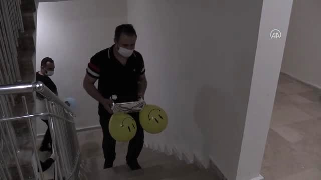 Vefa destek grubundan down sendromlu minik Talha'ya sürpriz doğum günü