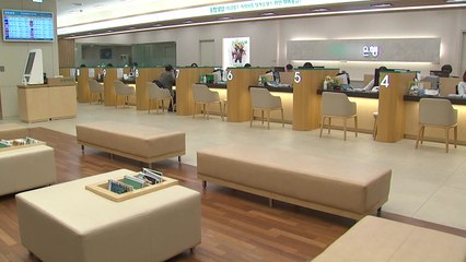 은행 언택트 서비스 바람...창구는 '한산' / YTN
