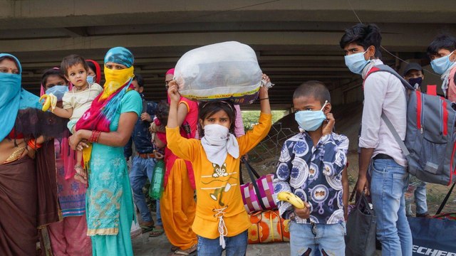 Watch how migrant workers are crossing border