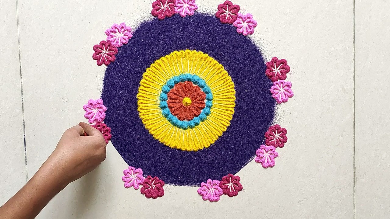 Easy and Unique Flower Rangoli Design Rangoli design जो आप भी बना लेंगे | Creative,Flower Kolam