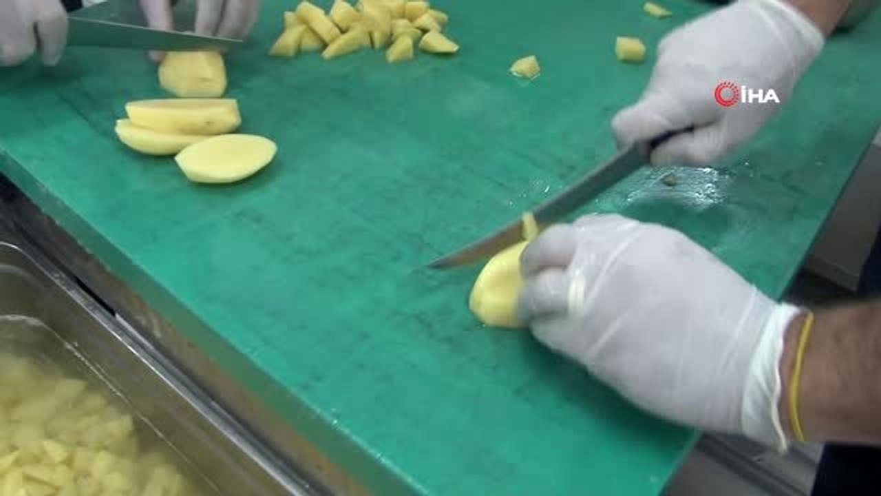 Ünlü şeflerden ihtiyaç sahipleri için özel iftar yemeği