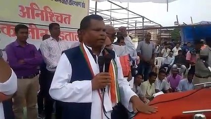 संजीवनी कर्मचारियों के धरने पर पहुंचे कांग्रेस विधायक कवासी लकमा