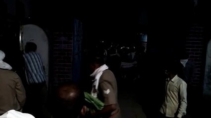 कुंडे से लटका मिला युवती का शव, पुलिस ने शुरु की जांच