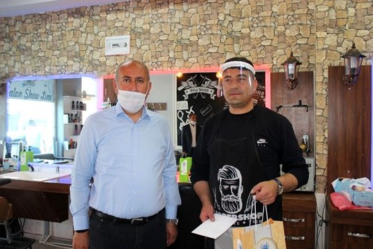 Kırıkkale'de 'askıda tıraş' dayanışması başlatıldı