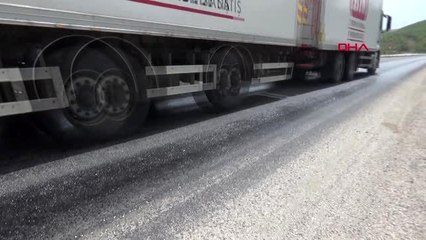 Tokat-Sivas Karayolunda sıcaktan asfalt eridi