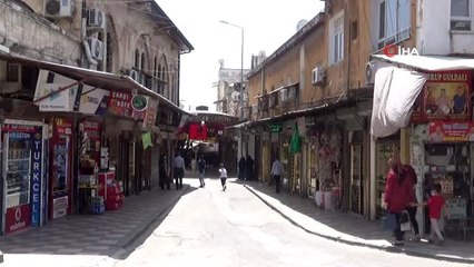 Sokakları korona virüs değil, 37 dereceye ulaşan sıcaklar boşalttı