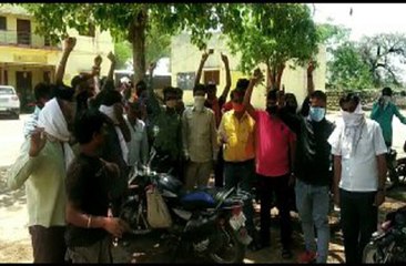 प्रधानाचार्य ने अश्लील मैसेज भेज बनाया प्यार का दबाव