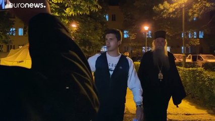 Bischof und Priester wieder frei