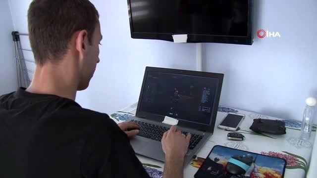 İzole yaşamında kendini bilgisayar oyununa veren gence 'hacker' şoku