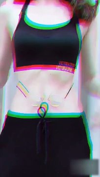 Ngọc Trinh khoe eo thon kiểu lạ