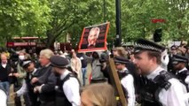 İngiltere'de koronavirüs önlemlerine protestolar sürüyor