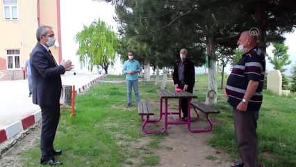 Kaymakam Pişkin karantinadaki çocuğa bisiklet hediye etti