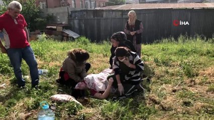 Avcılar'da bir kişi sokak ortasında karısını çeşitli yerlerinden bıçakladı.