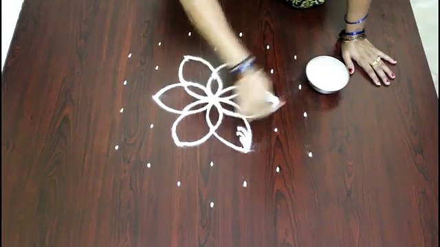 chukkala muggulu ,with 7 to 4 ,interlaced dots,-simple kolam,-rangoli designs ,with dots