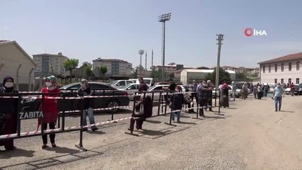 Kastamonu Belediyesi, serasında ürettiği fideleri vatandaşlara dağıttı