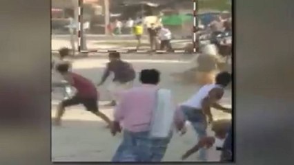 Video: Stone pelting between two groups in Corona hotspot