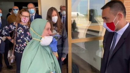 Top News - Ishte rrëmbyer në Kenia/ Polemika pas lirimit të Italianes