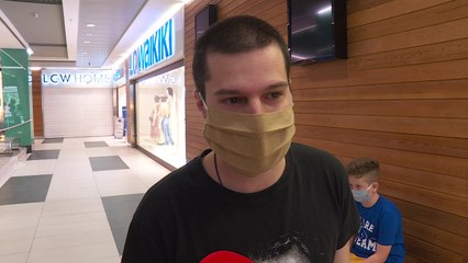 Моловите отворија, граѓаните се привикнуваат на новите услови за пазарење