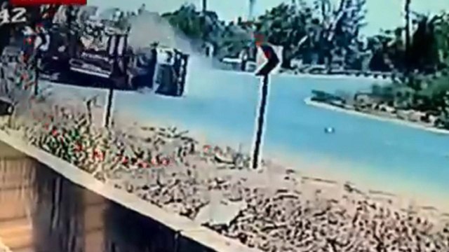 CCTV: Two trucks collide with each-other on highway