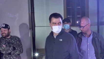 GRUMBULLIMI MBRËMË TE TEATRI KOMBËTAR, GJOBITET LULZIM BASHA