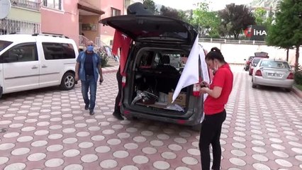 Antrenör sokakta, vatandaşlar balkonda spor yaptı