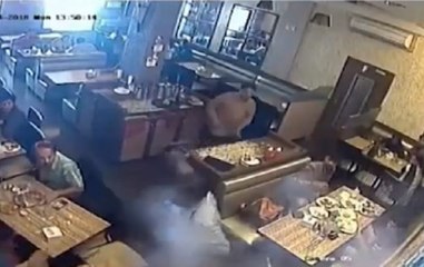Mumbai: Mobile phone blasts in man's pocket in a restaurant