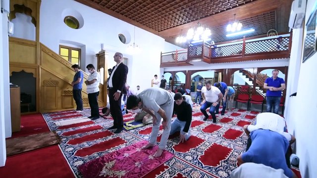 Balkanlar'da Kadir Gecesi dualarla idrak edildi - KARADAĞ