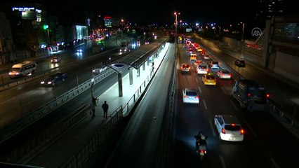 İstanbul'da sokağa çıkma kısıtlamasının bitmesiyle trafik arttı