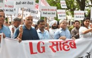 CCTV camera issue: Delhi CM Arvind Kejriwal, Manish Sisodia stage dharna outside L-G office