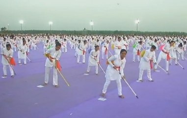 Speed News: More than 700 students dance with brooms to create world record
