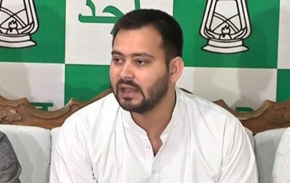 Tejashwi Yadav meets Bihar governor, stakes claim to form government