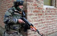 Zero Hour: Suspected militants snatch rifles from police in Srinagar